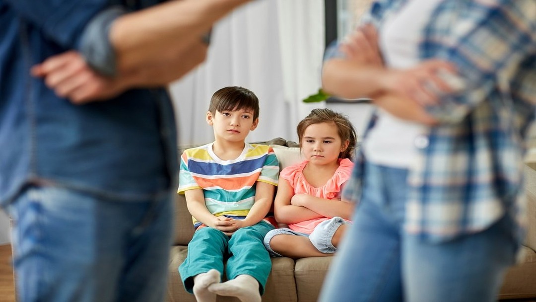 kids_listening_to_their_parents_having_a_fight_-_family_law_in_gulf_breeze_-_lacie_bowden_law.jpg