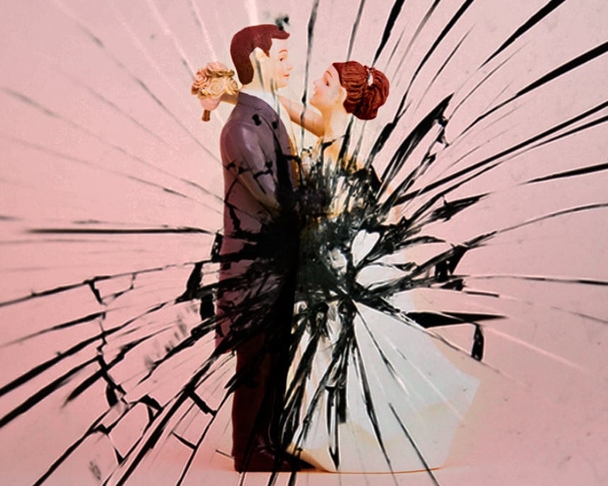 shattered_glass_marriage_cake_topper_-_divorce_lawyer_in_gulf_breeze_-_lacie_bowden_law.jpg